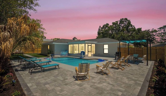 Cozy Pool House 24 min to Beach, Cozy Pool House 24 min to Beach