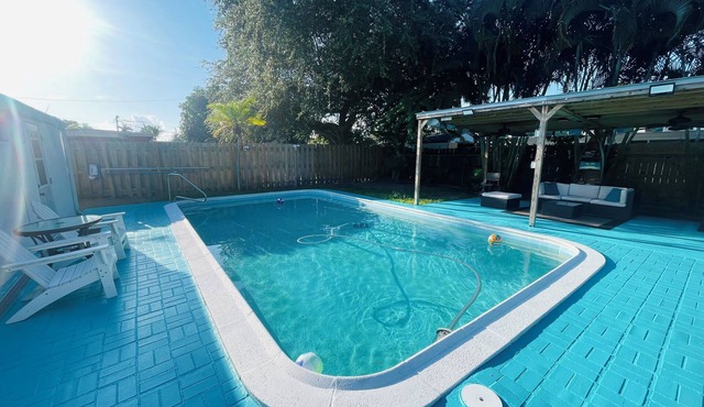 Cozy Pool-House with 3 Bedrooms