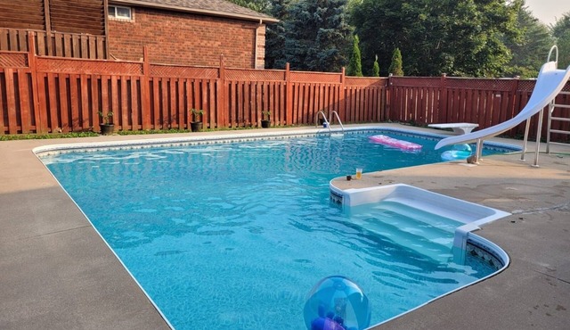 Cozy Pool Retreat in Barrie