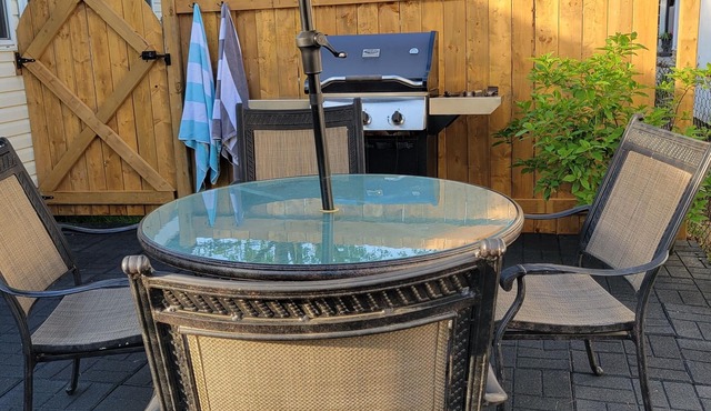 Cozy Port Dalhousie Cottage - walkable to everything (pet friendly)