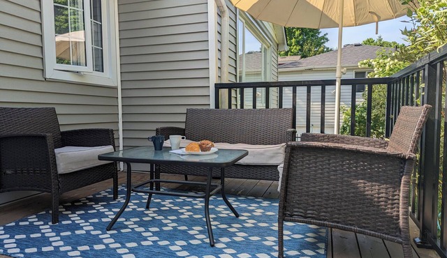 Cozy Port Paradise - Minutes Walk from the Lake