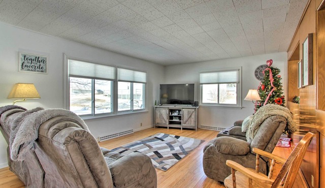 Cozy Postville Retreat w/Fireplaces & Yard!