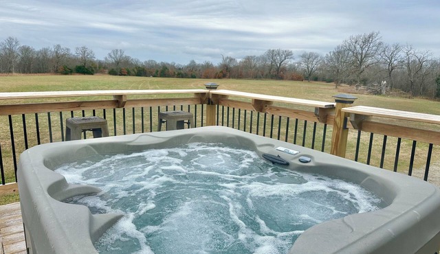 Cozy Posy: Mountain Top Cabin on 18 acres + Private Hot Tub