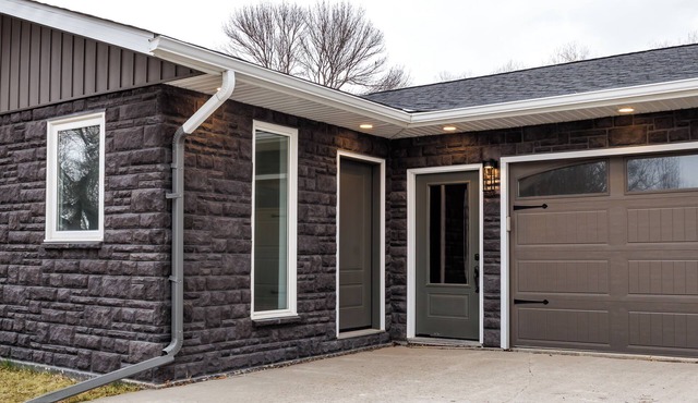 Cozy prairie retreat in Niverville, MB. Large outdoor and indoor space!