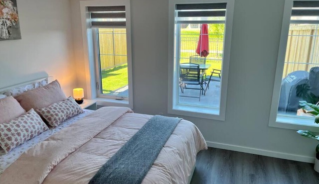 Cozy Private 1 bedroom basement suite - free parking and free Wifi