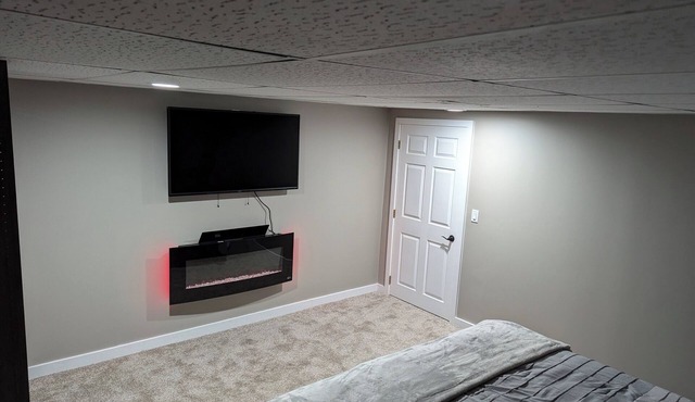 Cozy Private 1BR Suite, King Bed, Near Downtown