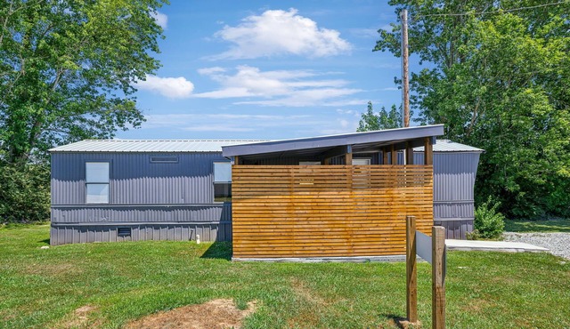 Cozy & private 2-bedroom home in Hohenwald, TN only 4miles to the Natchez Trace