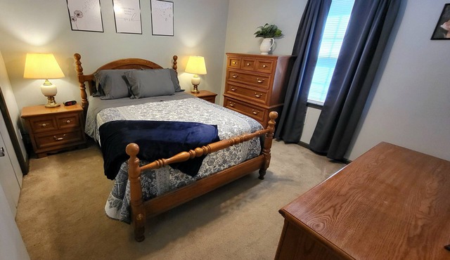 Cozy, private 2-bedroom guest house, near colleges.