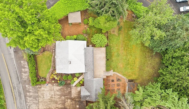 Cozy, private 2-bedroom, 1-bath basement retreat in the heart of Portland.