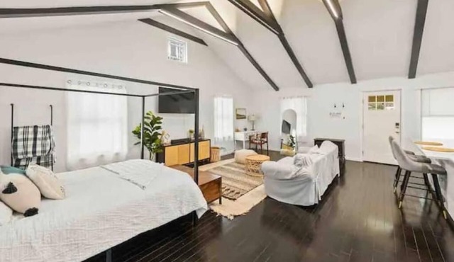 Cozy, private and modern Cottage