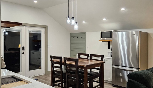 Cozy, private apt in small river town with short drive to city-border WI and IA.