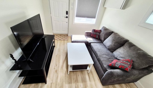 Cozy Private Bachelor Unit King Size bed.