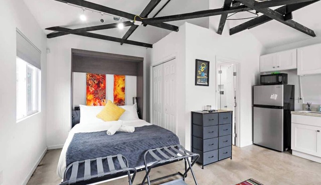 Cozy Private Back House in Los Angeles