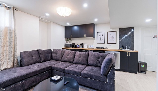 Cozy & Private Basement Suite with All Amenities