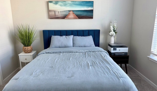 Cozy Private Bedroom in Shared Modern Apartment