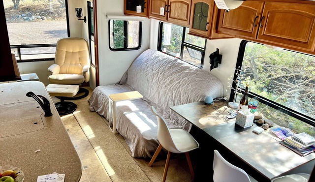 Cozy, private, big 1 bedroom RV. Walk to Crestone Ziggurat
