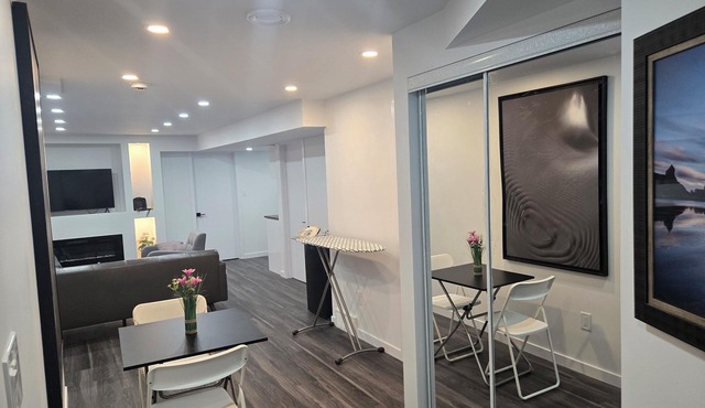 Cozy private bsmt suite |Bonavista |Fireplace |Workspace & nature-inspired decor