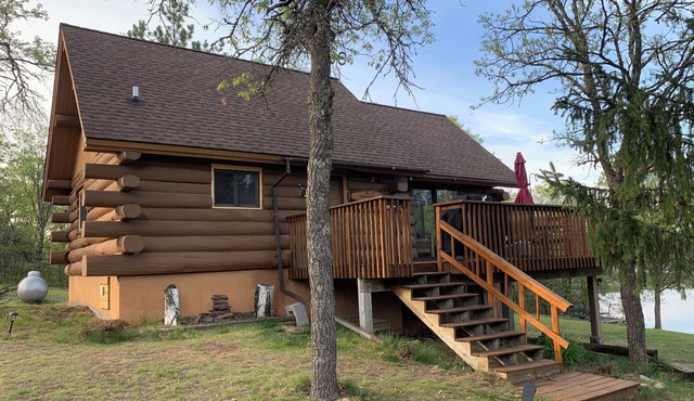 Cozy, private cabin on lake with pontoon and 38 acres