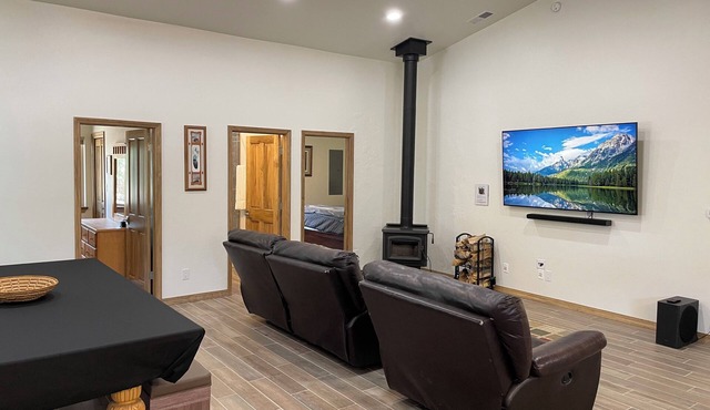 Cozy, private cabin up in the beautiful mountains of Regina, NM.