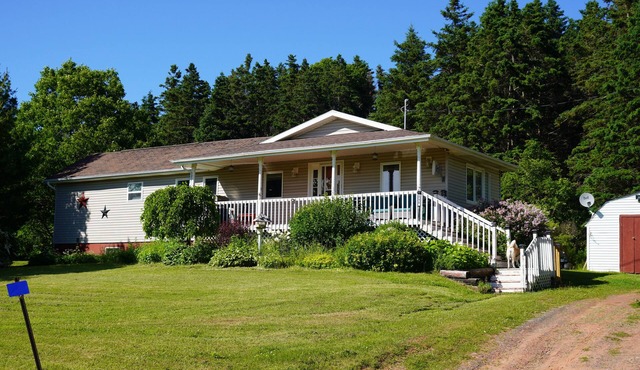 Cozy private cottage with picturesque scenery