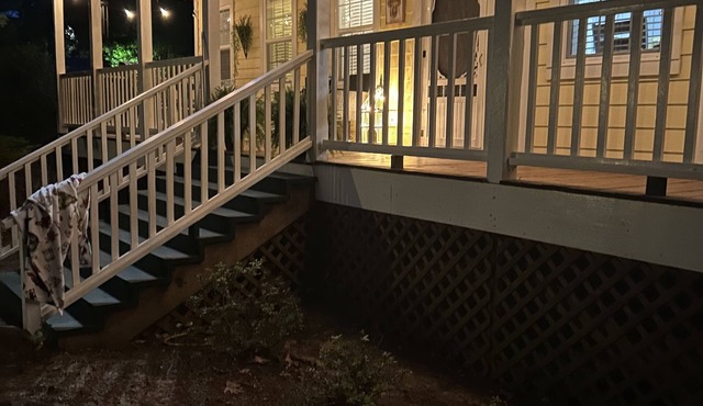 COZY PRIVATE COTTAGE CLOSE TO THE LAKE