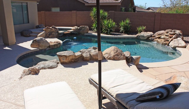 Cozy private country club oasis with pool!