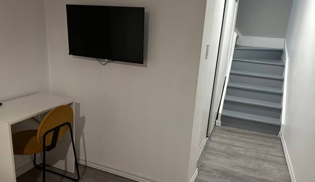 Cozy Private Den in Ajax