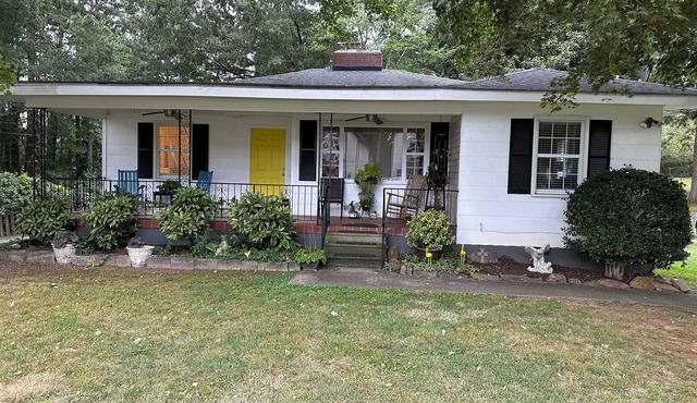 Cozy private efficiency located near downtown Raleigh, PNC Arena, NCSU, RTP, RDU