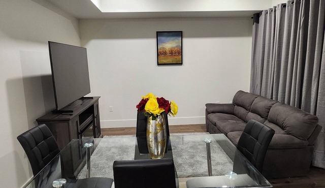 Cozy, Private Entrance, Full Kitchen, Free Parking and Peaceful Neighborhood