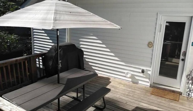 Cozy & private entry 2 bedrooms in Historic Mill Village home in Newnan Ga.