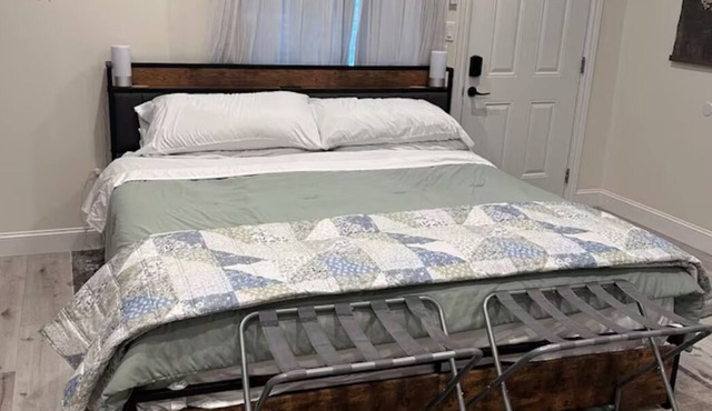 Cozy, private full Guesthouse in Bakersfield, CA