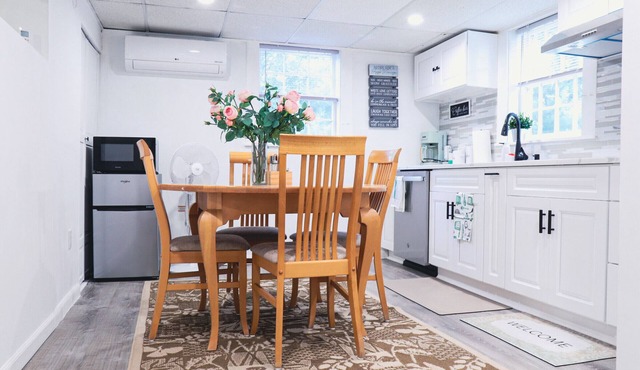 Cozy Private Garden Suite Near Boston/Patio + BBQ/Walk to Train