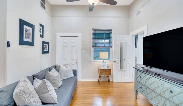 Cozy, Private Guesthouse | 1 block to Streetcar