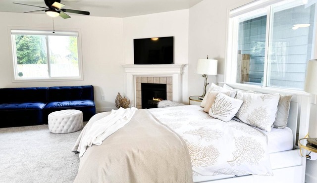 Cozy Private Guestroom, super close to great hiking trails!