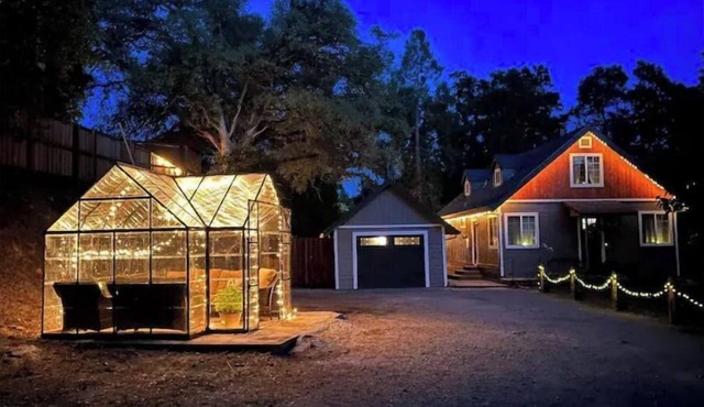 Cozy private home, 1 acre orchards near Apple Hill