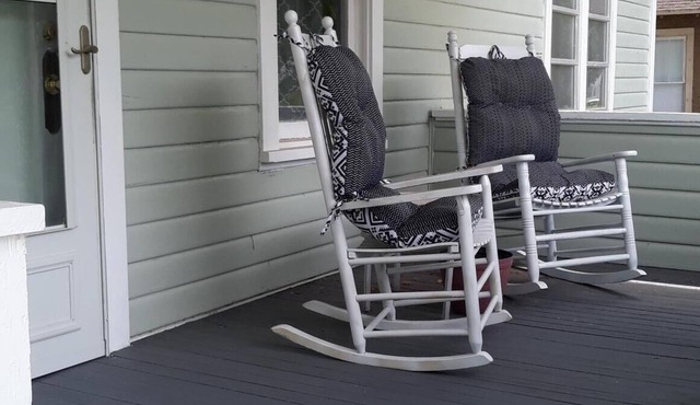 Cozy Private Home @ Blue Moon Cottage in Historic Deland, Fl.