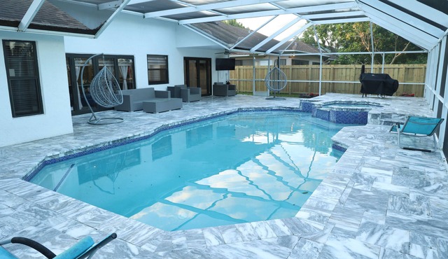 Cozy✨private home. Pool, Jacuzzi and Lakefront ✨Pool Table 🎱