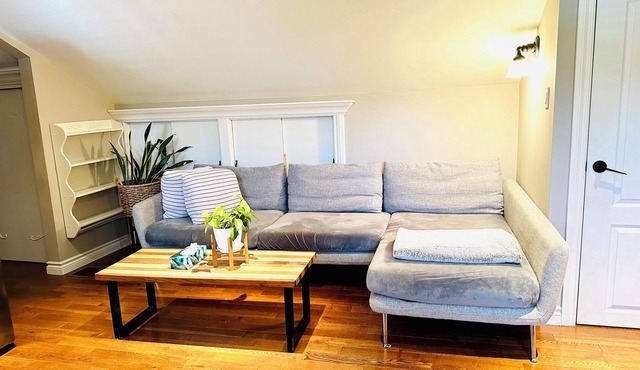 Cozy & Private Loft Apartment Near Downtown Bowmanville