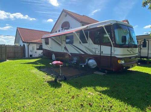 Cozy Private Motorhome near The Falls & Baptist with Parking