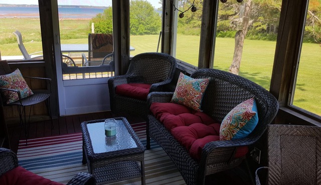 Cozy, private ocean/beach front cottage with spectacular views in Fortune PEI