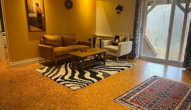 Cozy Private One-Bedroom Walkout Basement