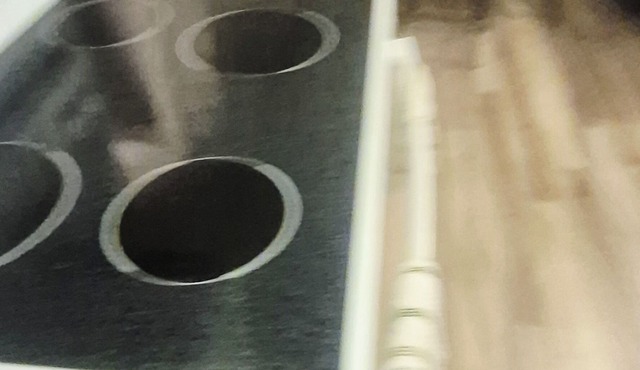 Cozy Private One-Bedroom Suite With Separate Entrance—Dining set & kitchen