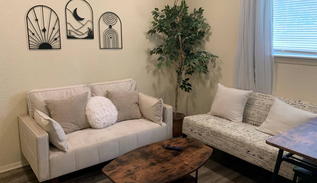 Cozy, private, pet friendly 2 bed home in Spring