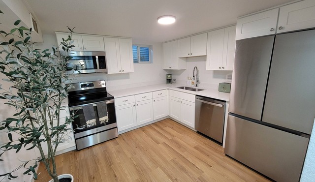 Cozy private retreat perfectly situated near Arvada, Denver, and Boulder!