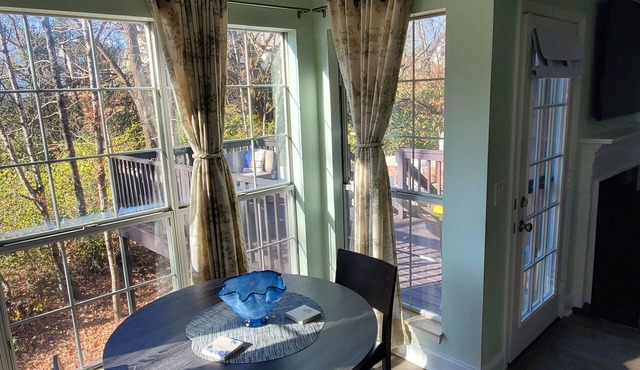 Cozy Private Retreat Near Airport and Downtown Nashville.