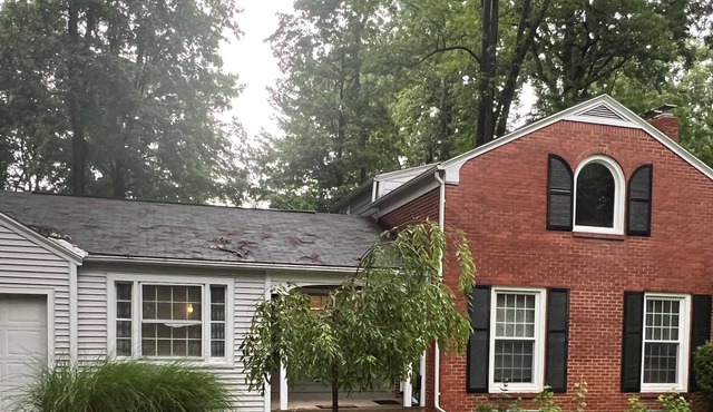 Cozy private room and bathroom! Close to many local attractions, and activities