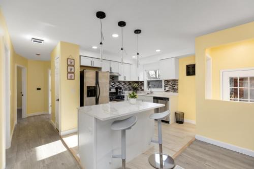 Cozy Private Room in a Spacious Shared Home#3