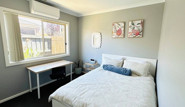 CoZy Private Room near Deer Park Train Station