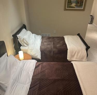 Cozy Private Room Near Woodbine Beaches & Downtown