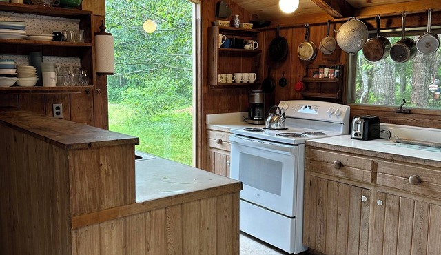 Cozy private room in 3 br house in West Tisbury